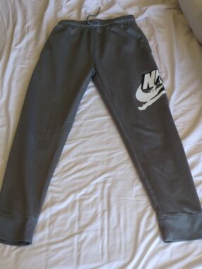 🦋5/25$ Nike Charcoal Gray Sweat Joggers with White Nike Air Logo Size M